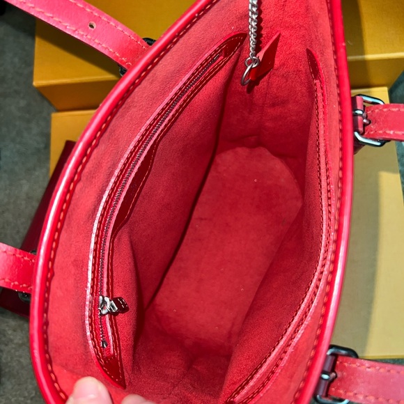 Louis Vuitton Vintage Epi Petit Bucket Bag w/ Pouch PM 2008 - Picture 5 of 13